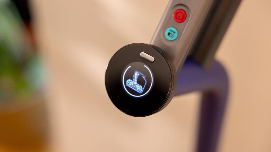 Gros plan sur le panneau de contrôle du0027un Dyson Wash G1 avec boutons et affichage lumineux.