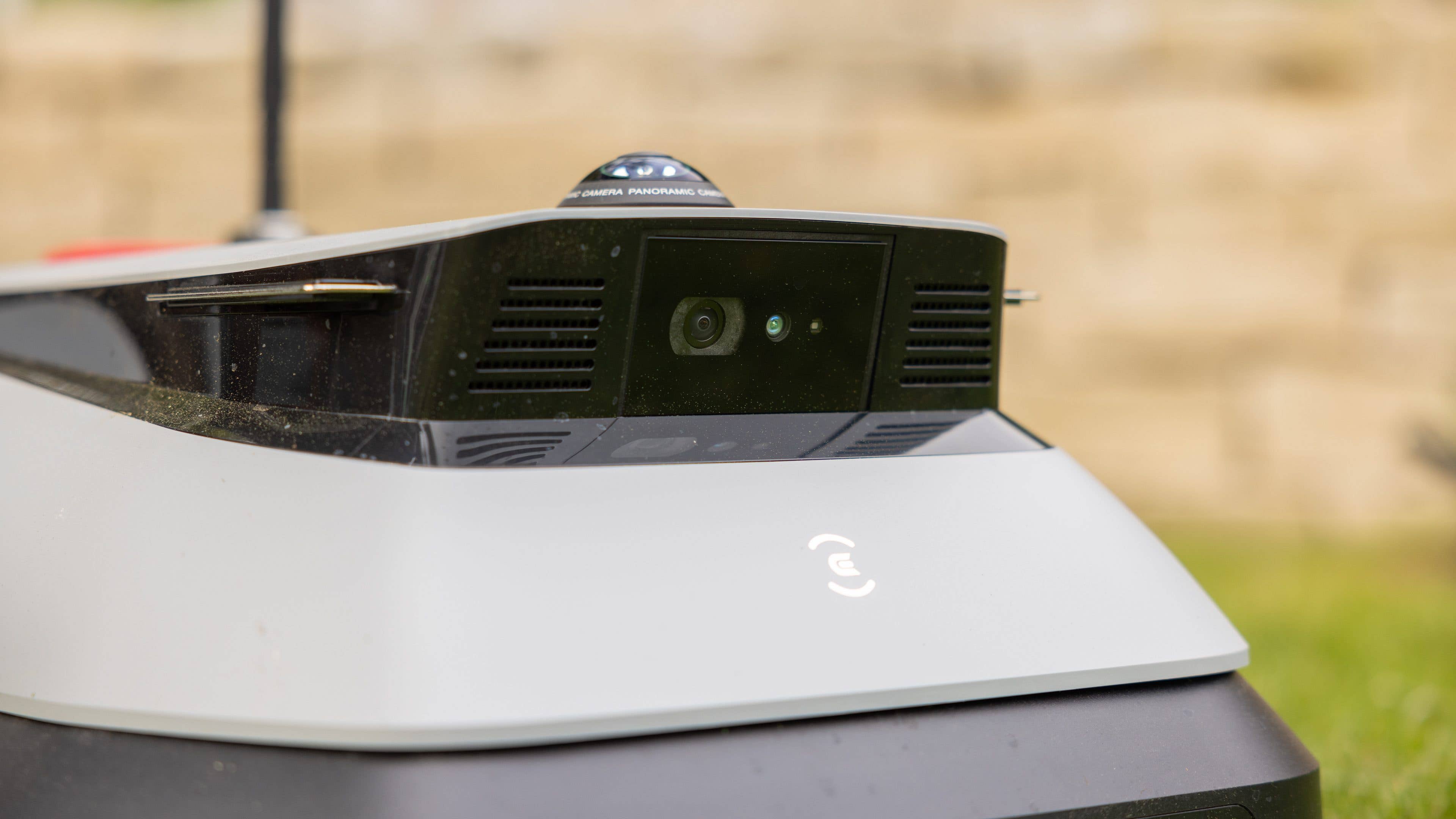 Les capteurs et la caméra de l'Ecovacs Goat G1-800