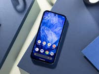 Le Google Pixel 8a vu de haut