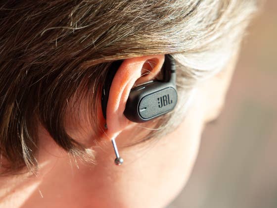 Premier test des JBL Soundgear Sense: Des &eacute;couteurs &agrave; conduction a&eacute;rienne, comment &ccedil;a marche?