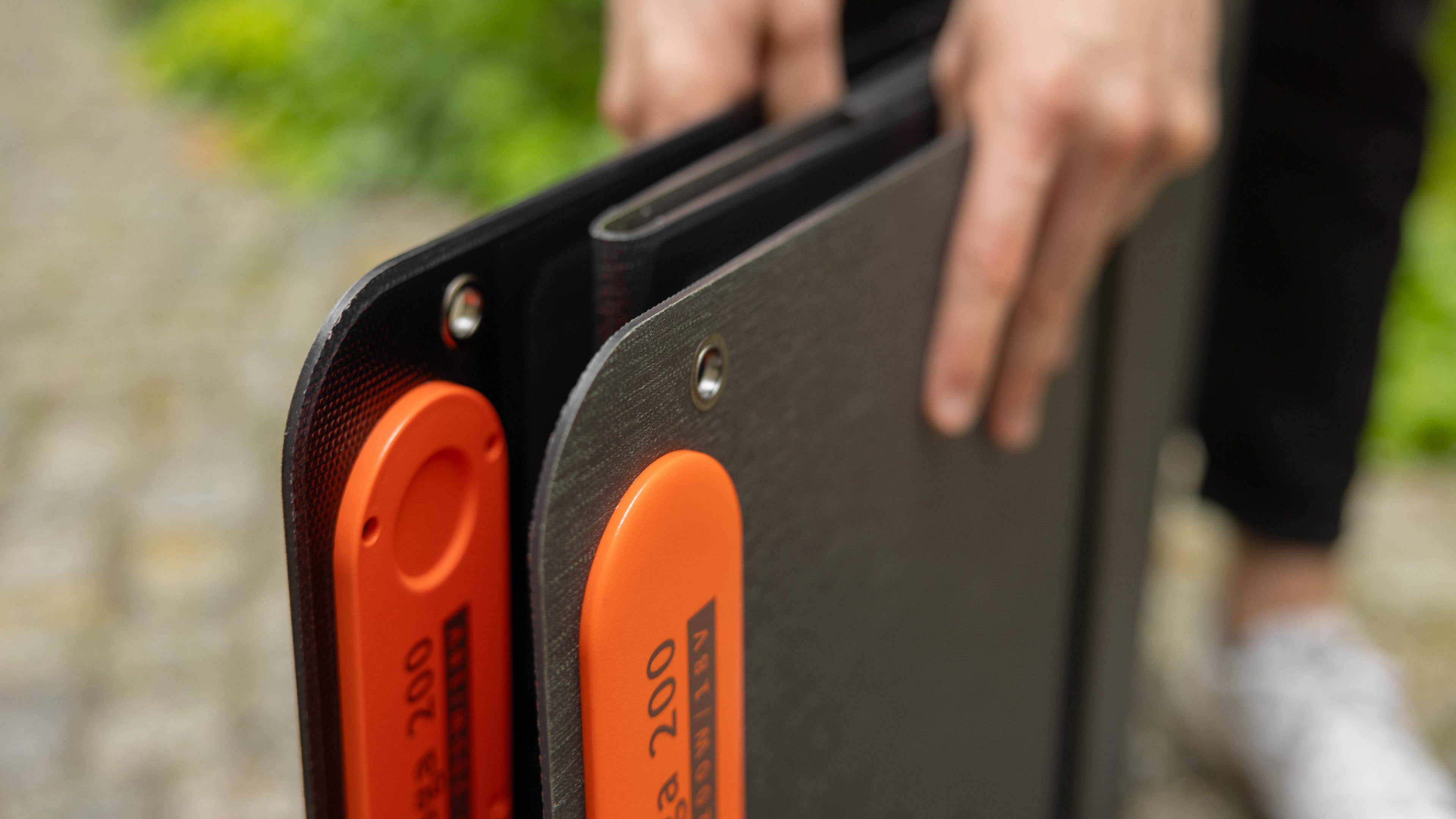 Jackery SolarSaga 200