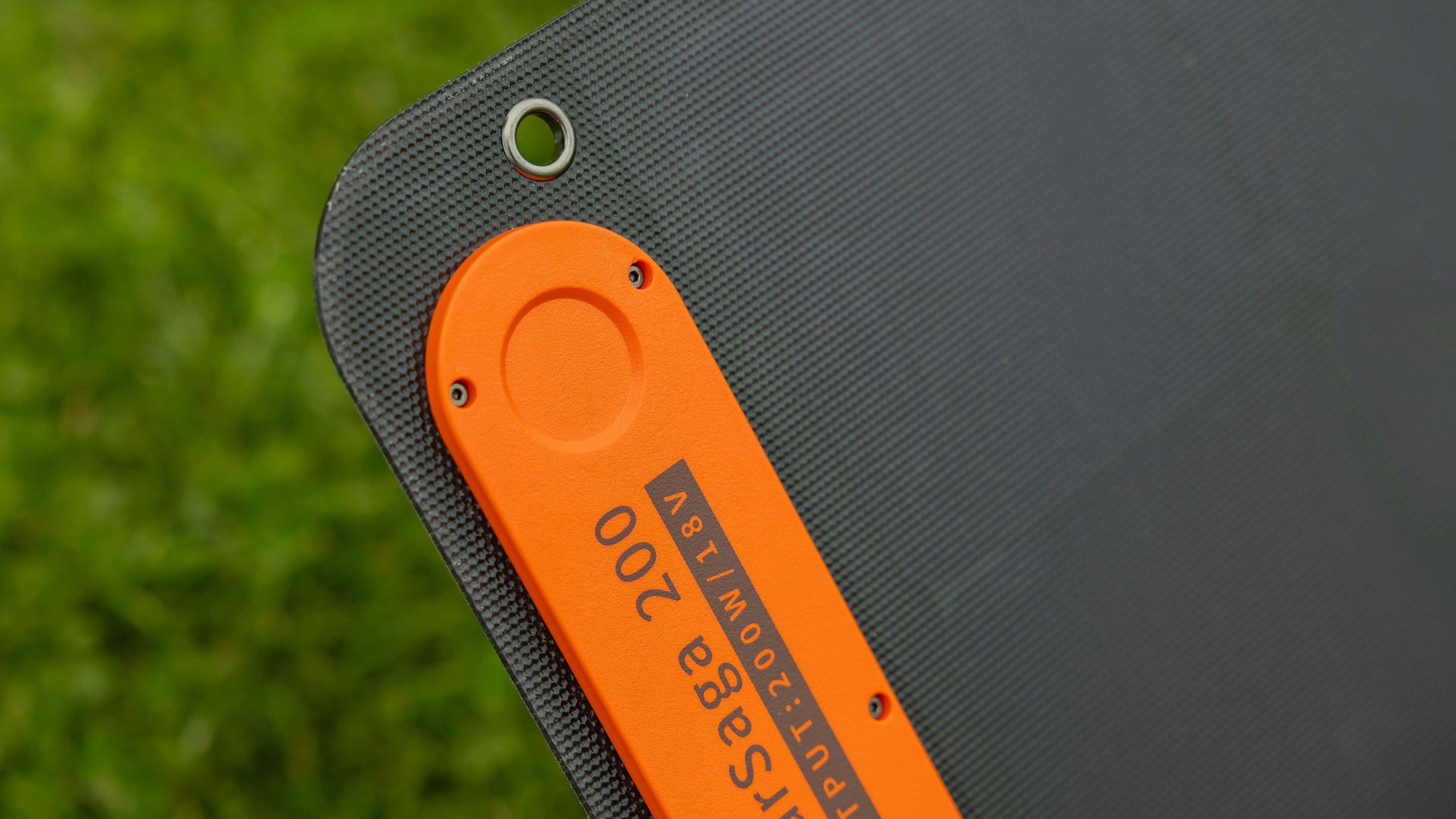 Jackery SolarSaga 200