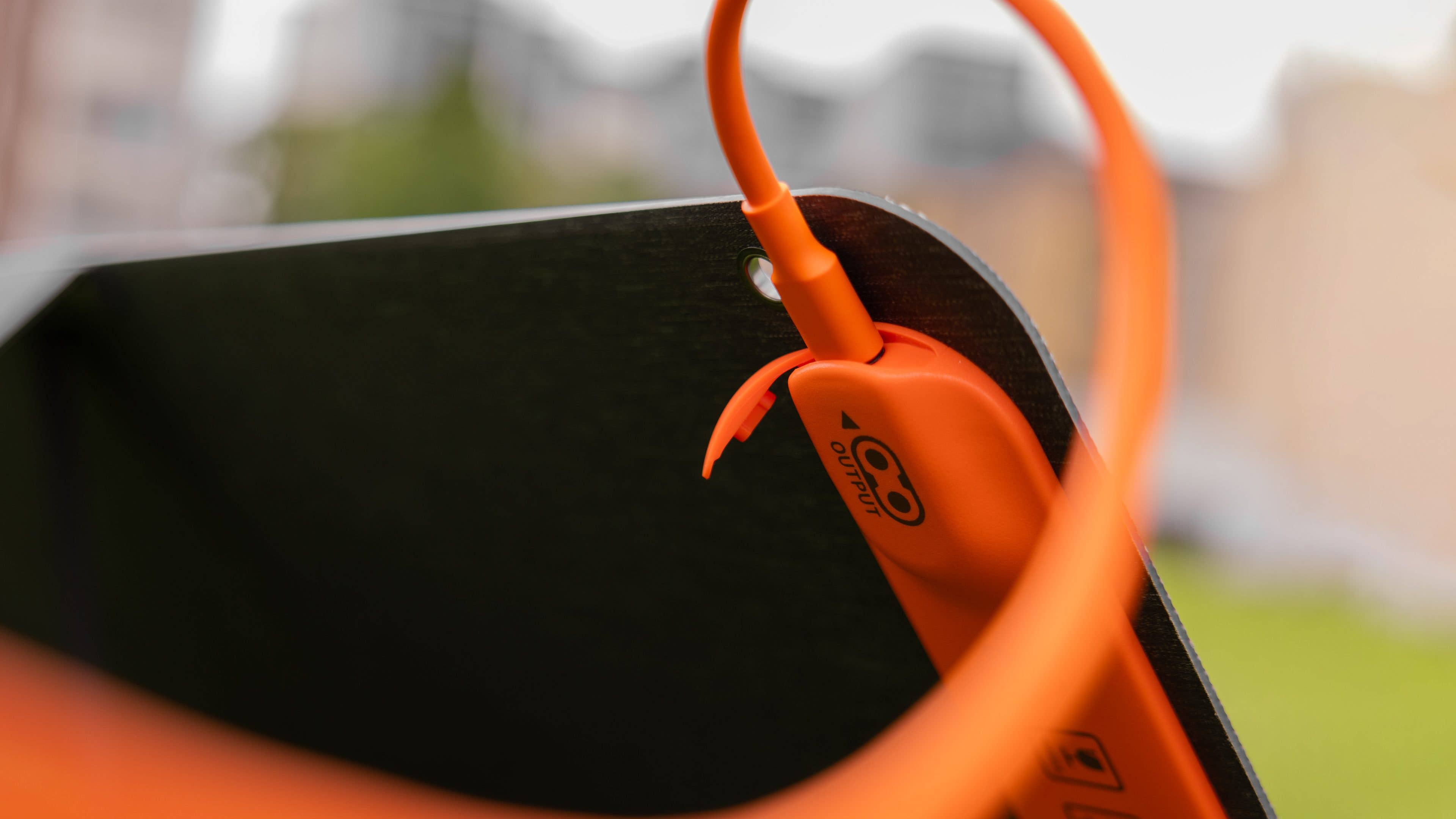 Jackery SolarSaga 200