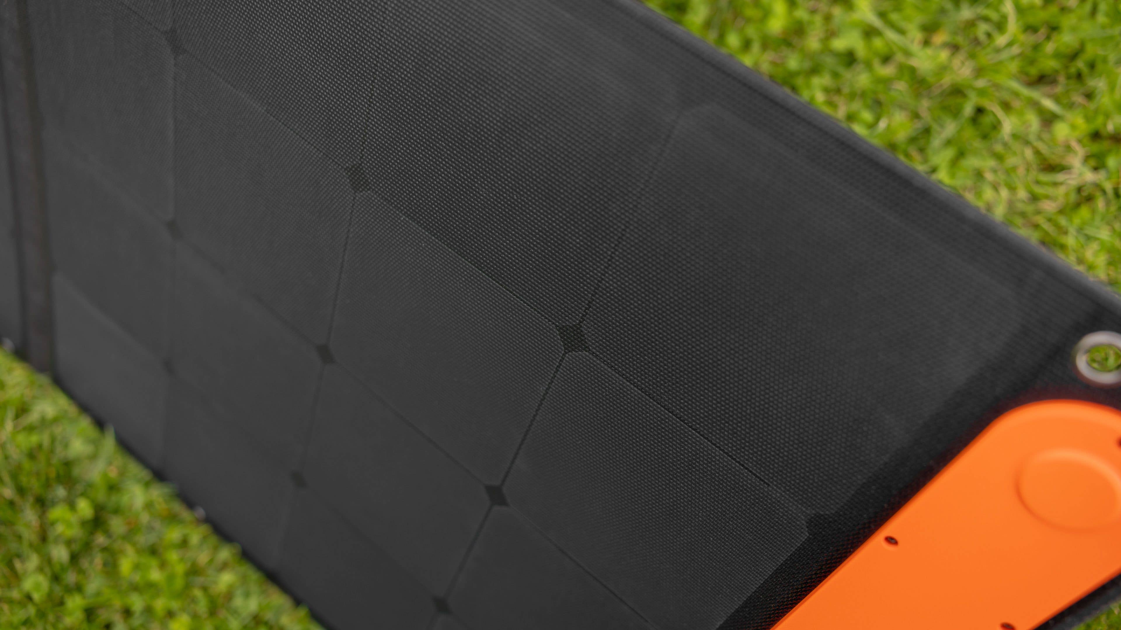 Jackery SolarSaga 200