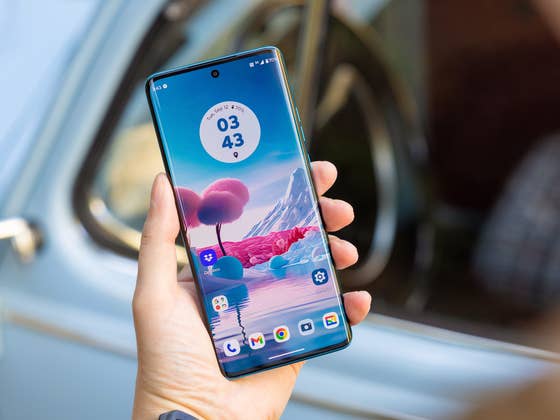 Android 16 arrive discrètement sur les téléphones Motorola éligibles