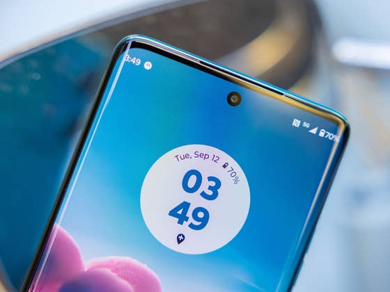 Le Moto G Stylus 2024 d&eacute;voil&eacute; avec un design beaucoup plus &eacute;pur&eacute;