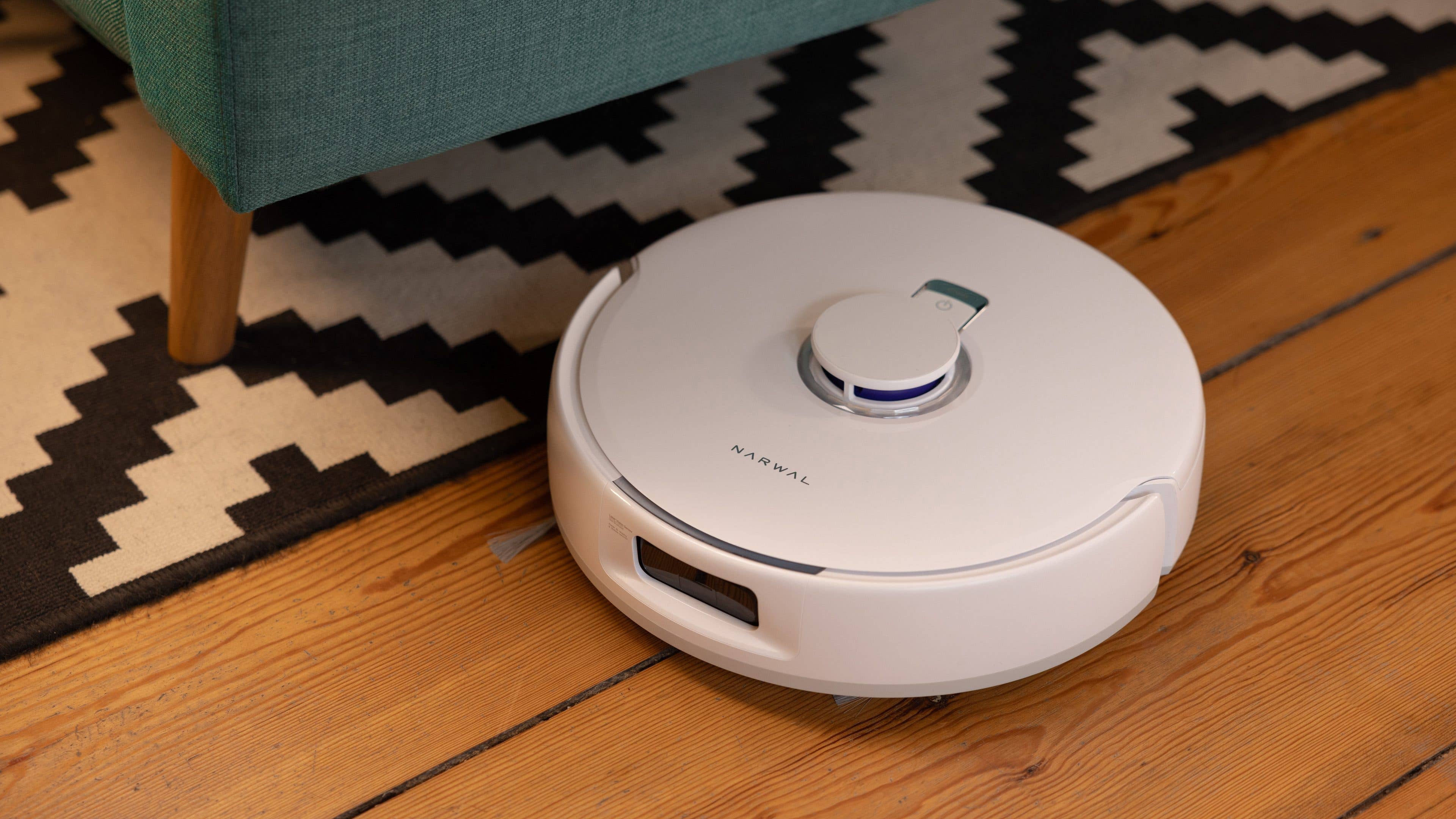 Le Narwal Freo X Ultra posé sur le sol