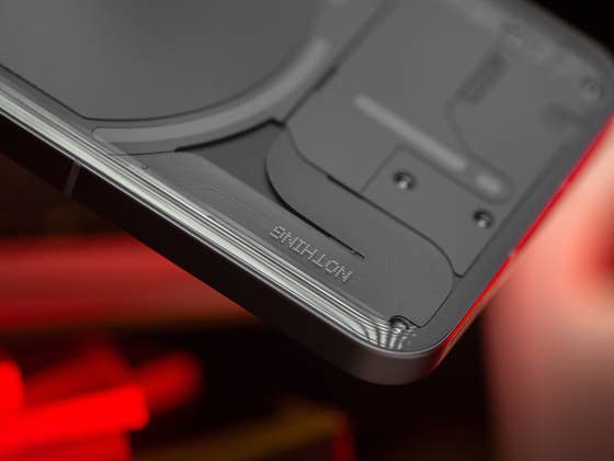 Le Nothing Phone (3) pourrait sortir bien plus tard mais avec une surprise de taille