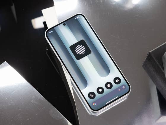 Nothing ajoute des publicités à ses téléphones, au grand dam des fans