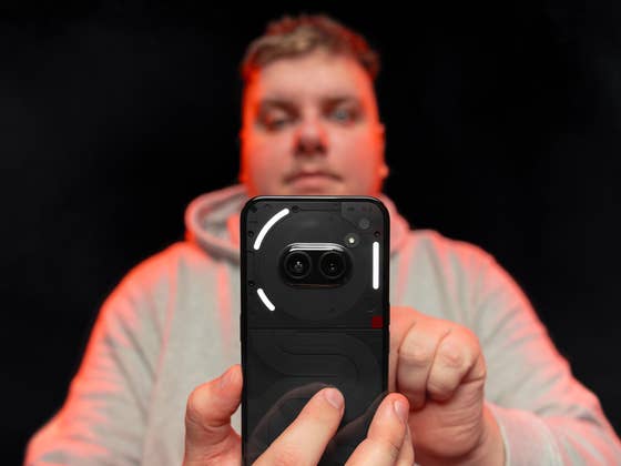 Test du Nothing Phone (2a): Son design exceptionnel cache quelque-chose