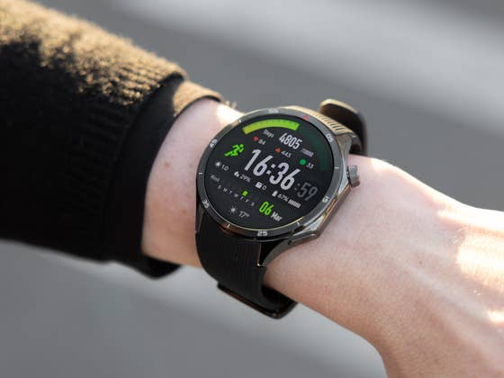 OnePlus annonce le lancement ambitieux d&rsquo;un wearable et d&rsquo;une tablette : quelles attentes ?