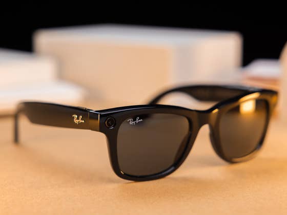 Les lunettes Ray-Ban connect&eacute;es de Meta deviennent plus int&eacute;ressantes avec ces fonctions IA