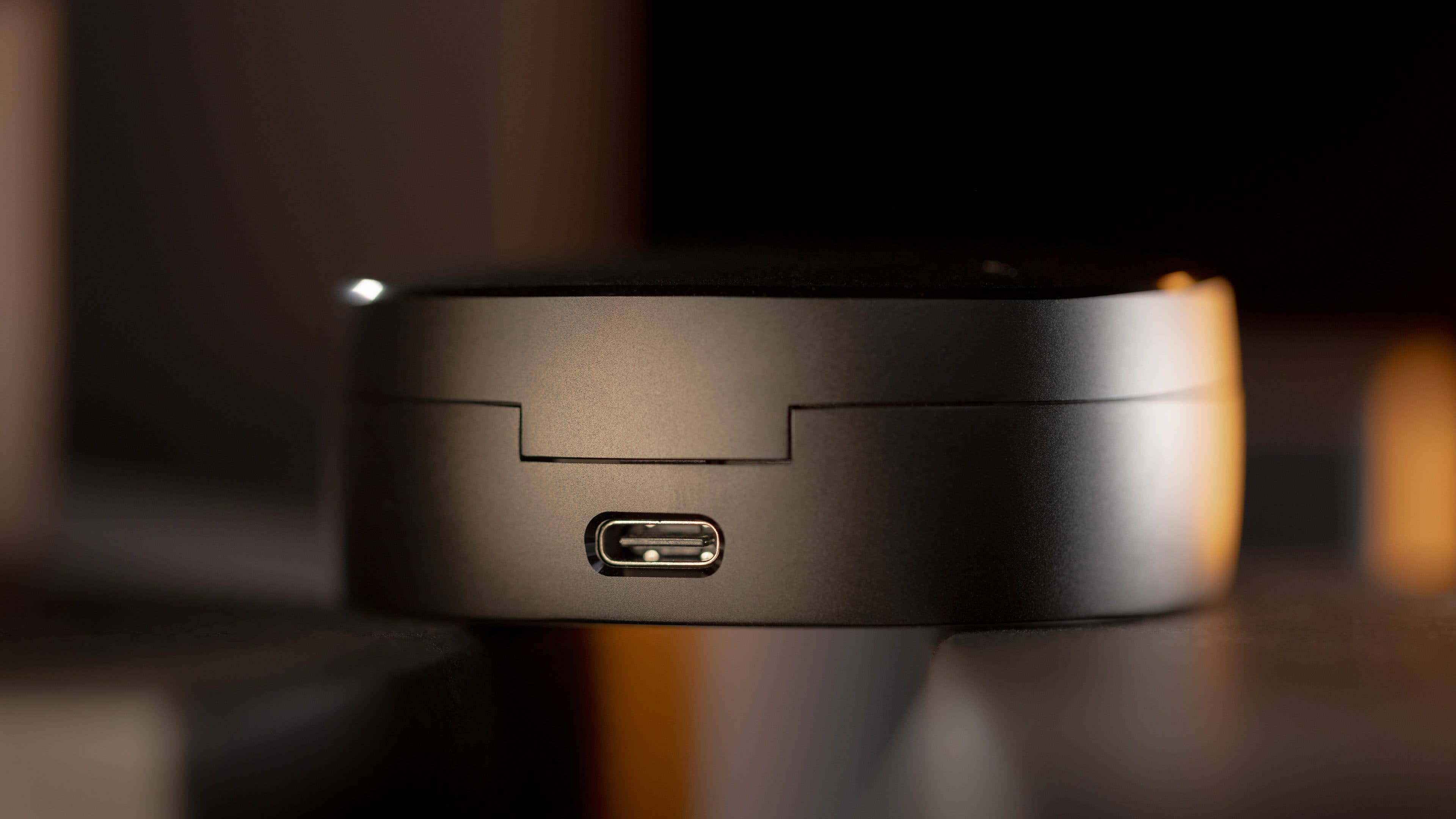Le port USB-C du boîtier de recharge de la RingConn Smart Ring