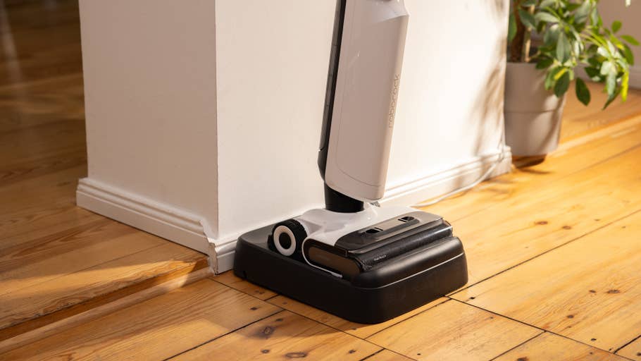 Roborock Flexi Pro Gros plan sur la station.