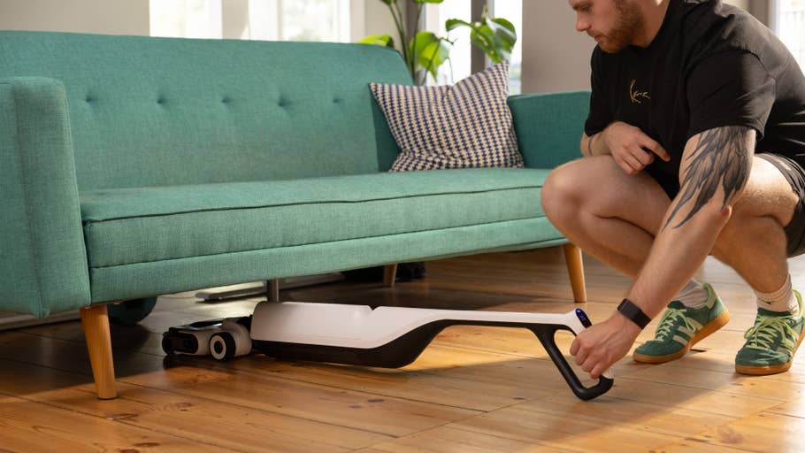 Roborock Flexi Pro gros plan posé au sol.