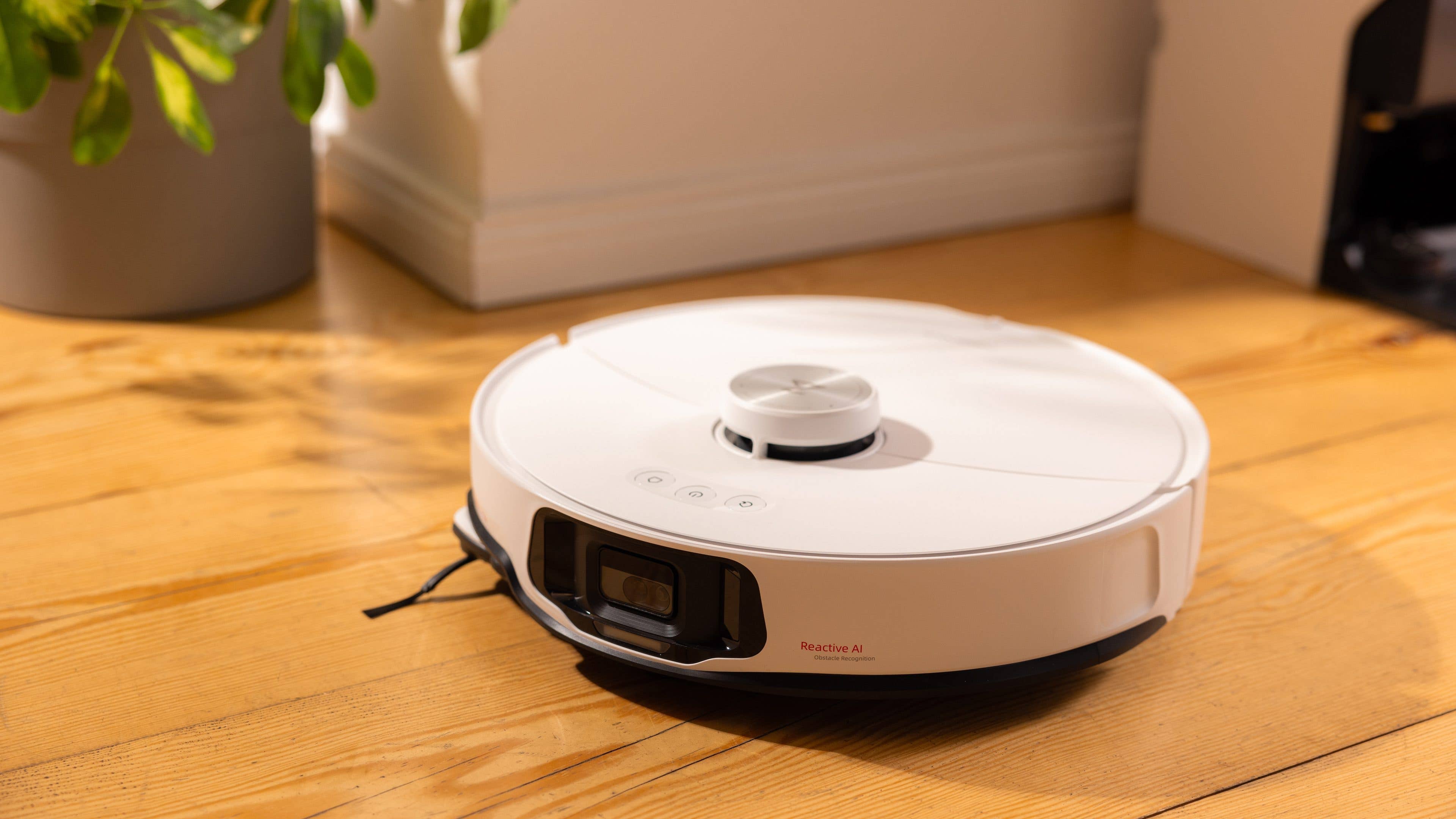 Le Roborock S8 MaxV Ultra en plein nettoyage