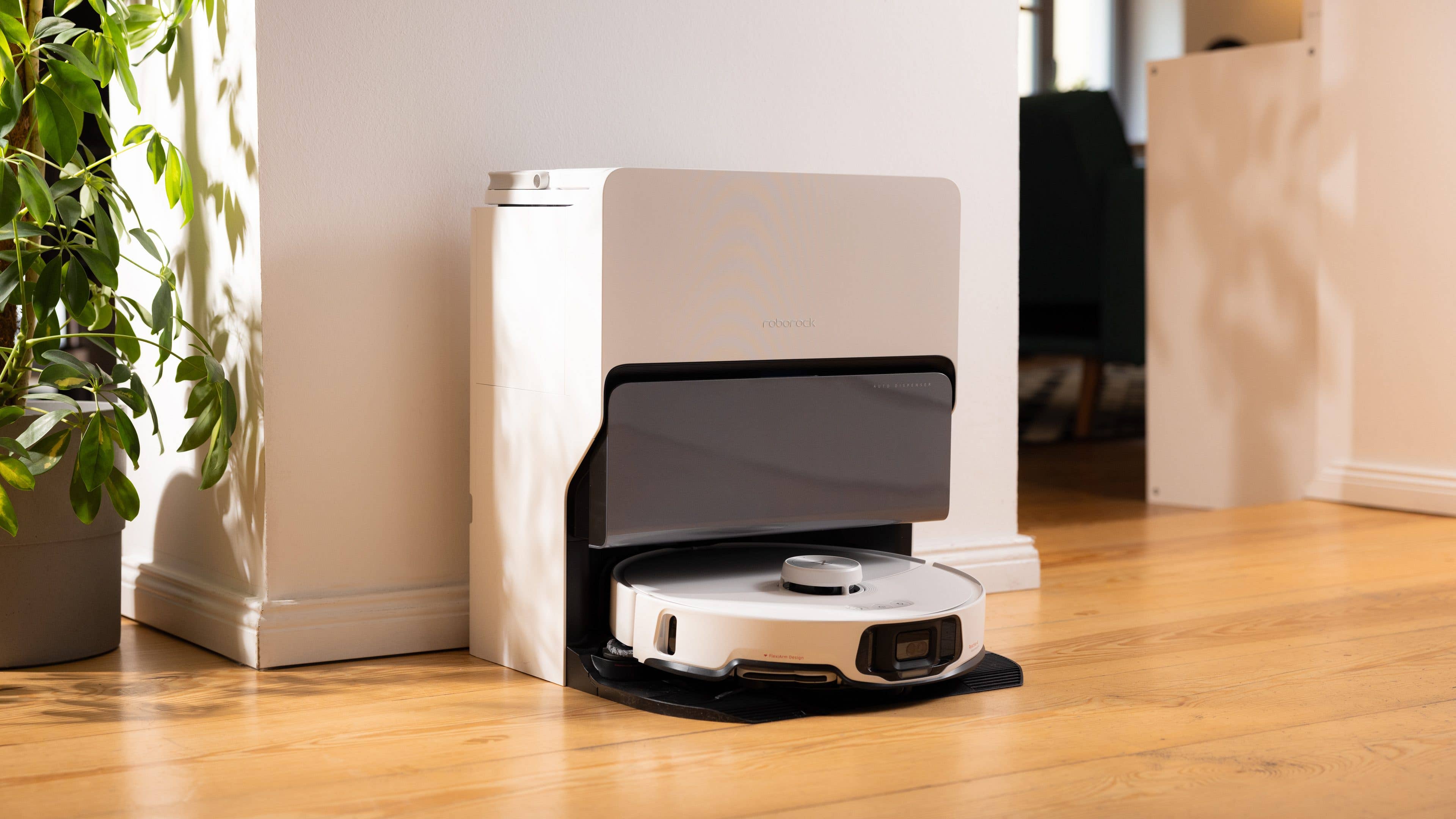 Le Roborock S8 MaxV Ultra dans sa station d