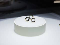 La Galaxy Ring présentée dans son coloris dorée