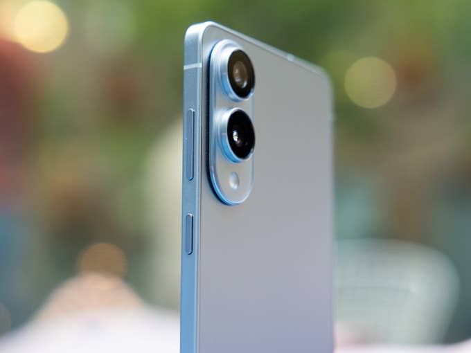 Le Samsung Galaxy S25 Edge examiné.