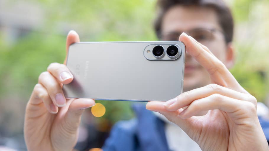 Voici le Samsung Galaxy S25 Edge, avec ses 5,8 mm du0027épaisseur.