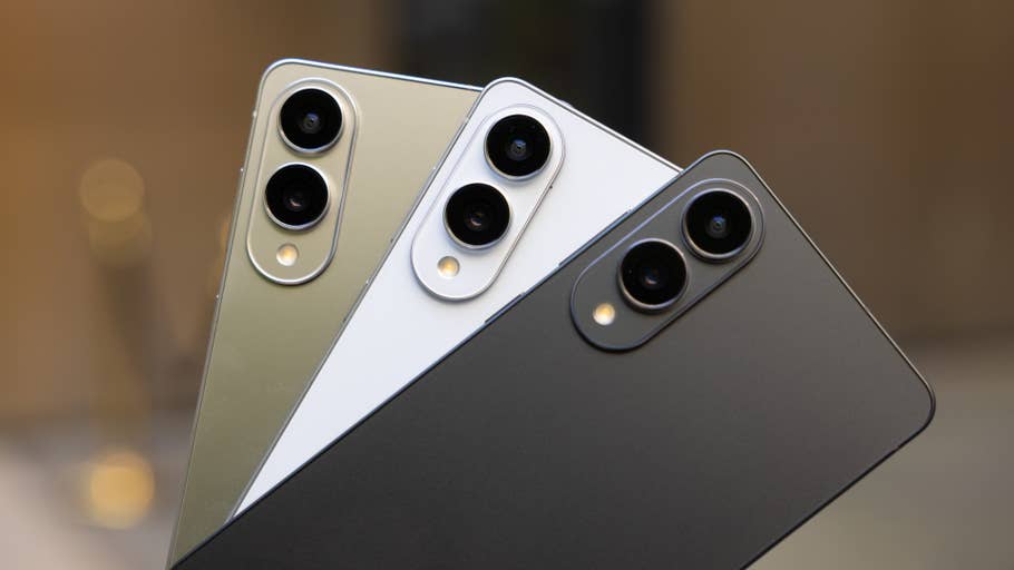 Le Samsung Galaxy S25 Edge dans toutes ses splendeurs chromatiques.