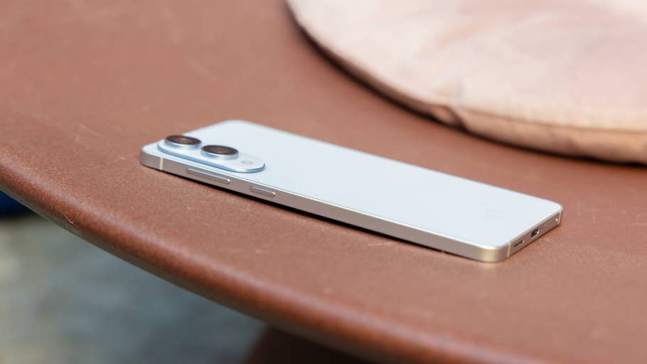 Le Samsung Galaxy S25 Edge possède une armature en titane.