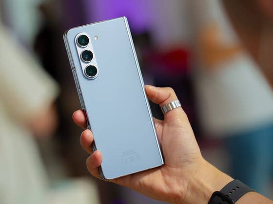 Le prix du Samsung Galaxy Z Fold 5 vous a mis une claque? Ce bonus de précommande va vous soulager