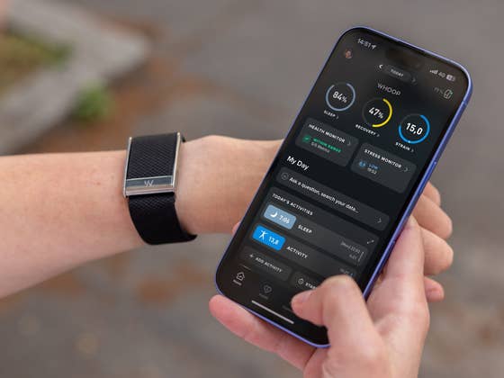 Test du Whoop MG : le dispositif portable le plus ing&eacute;nieux pour votre sant&eacute;, point final.