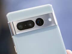 Google Pixel 7 Pro vu de dos camera bar en aluminium