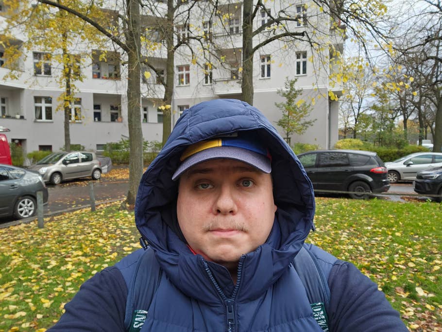 Selfie pris de jour avec lu0027objectif frontal principal de la Samsung Galaxy Tab S9 Ultra