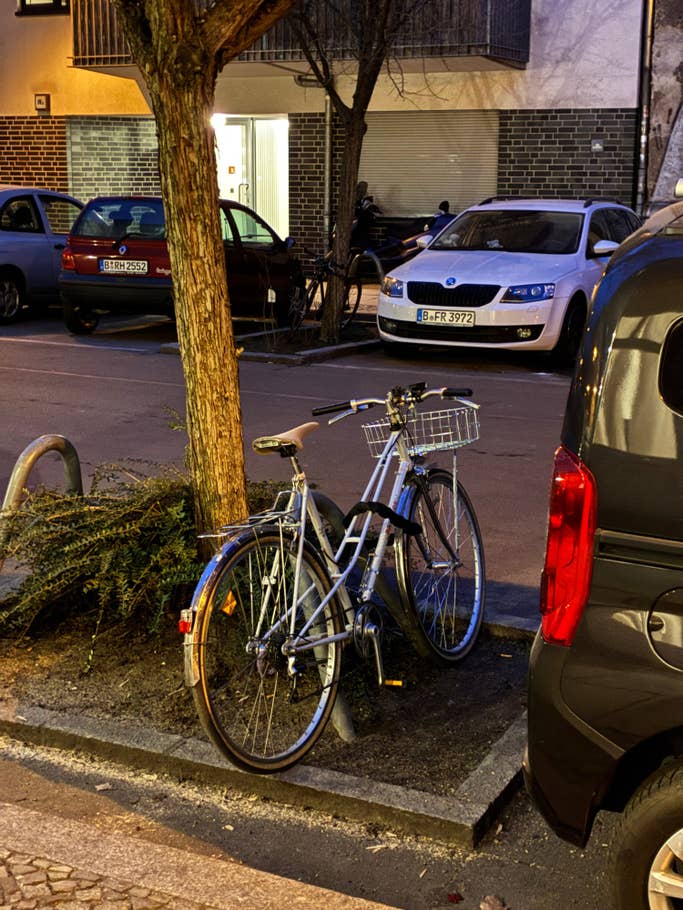 Photo de nuit avec lu0027Apple iPhone 16e - appareil photo principal 1x