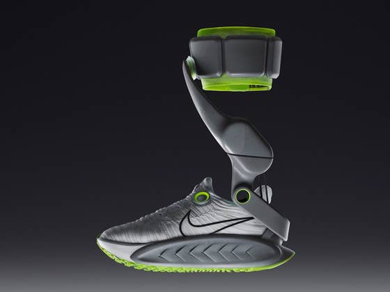 Nike met la chaussure sous tension pour aider à la marche.