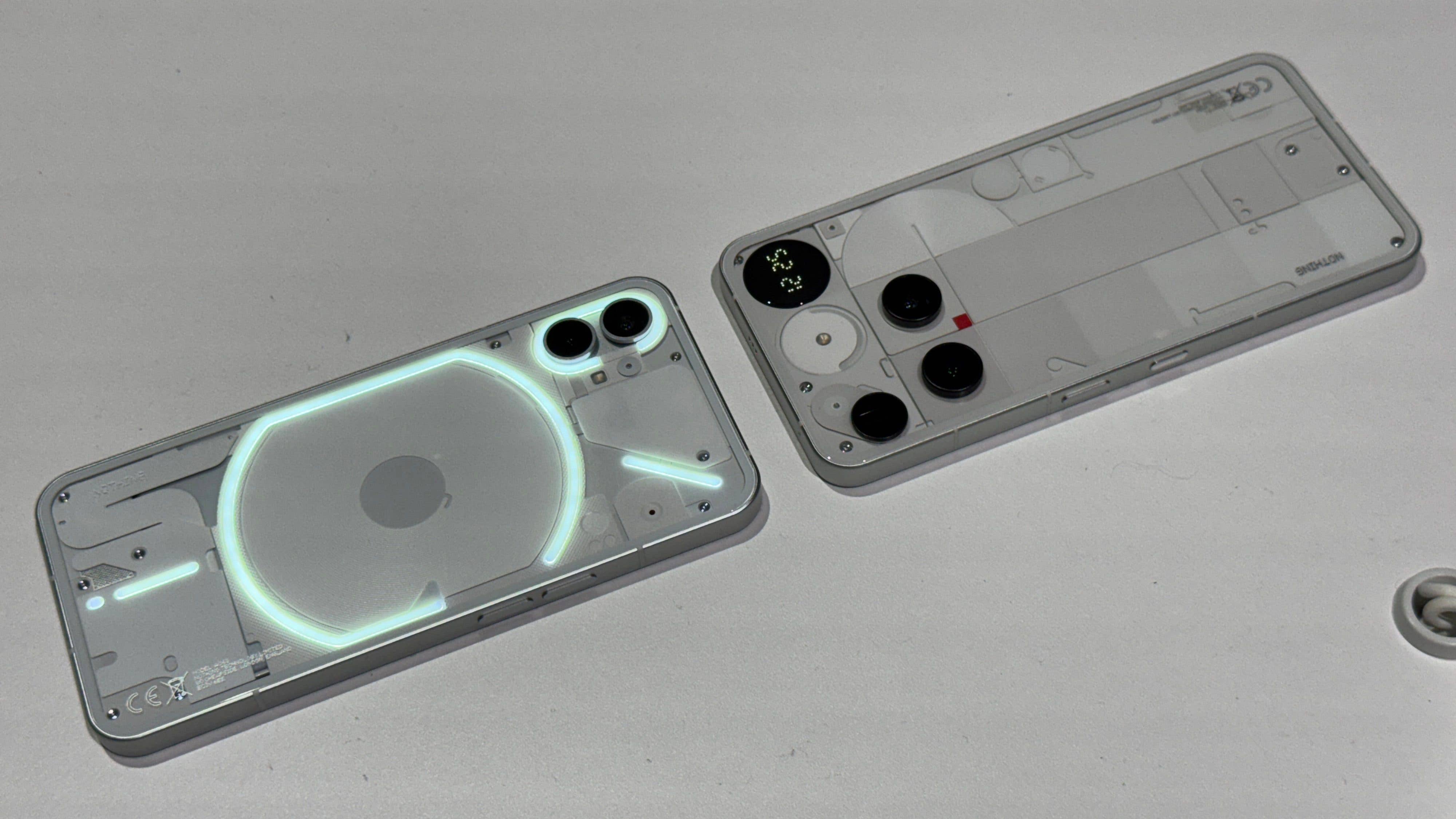 Les diodes à l'arrière ont été remplacées par une Glyph Matrix.