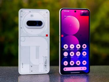 Le design du Nothing Phone (3a) en blanc