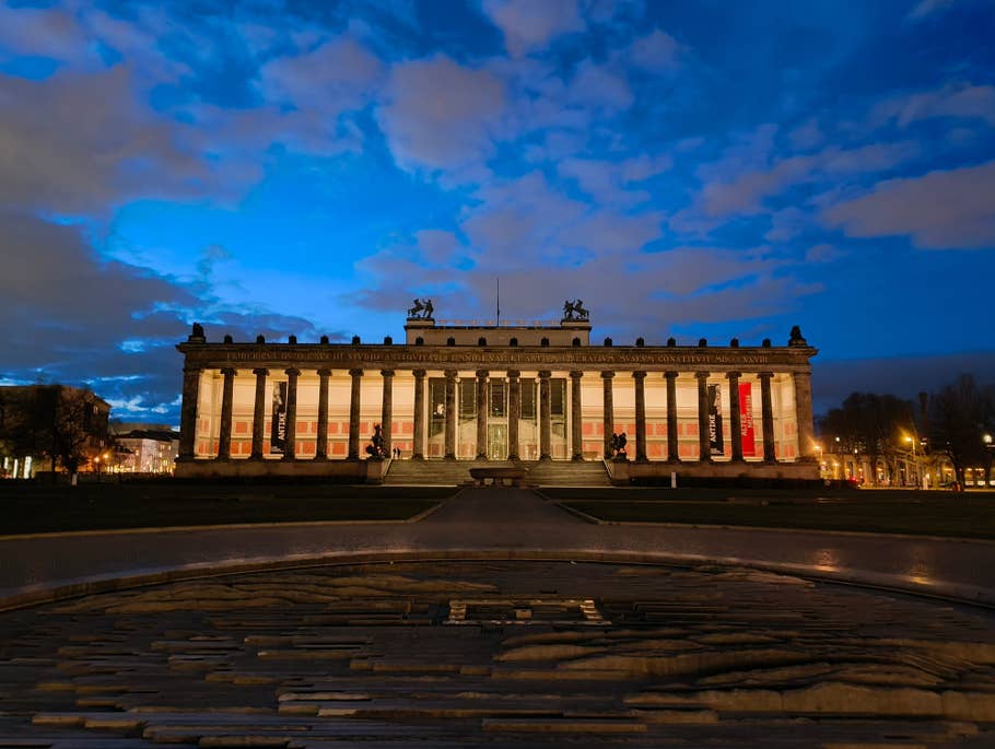 Photo de nuit prise avec le Nothing Phone (2a)