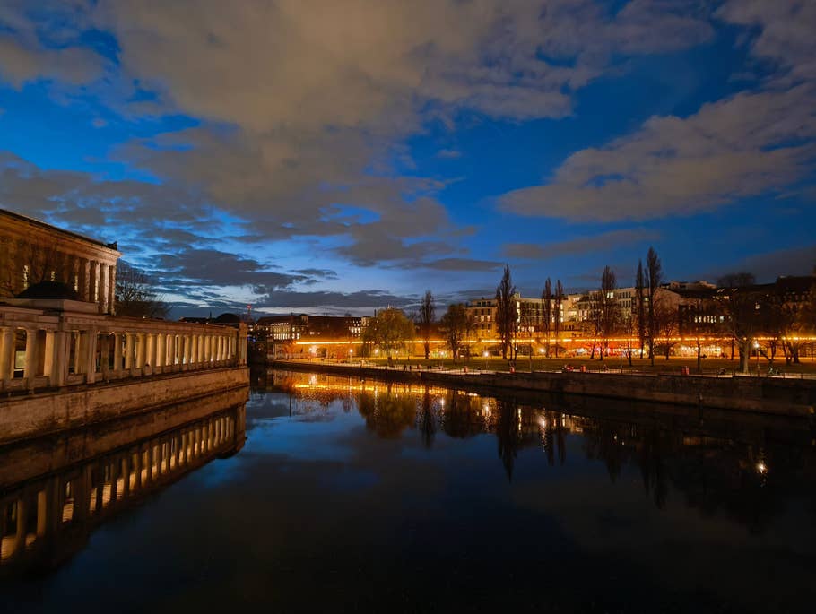 Photo de nuit prise avec le Nothing Phone (2a)