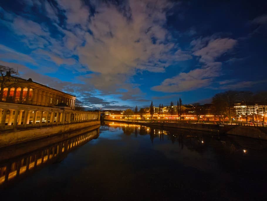 Photo de nuit prise avec le Nothing Phone (2a)