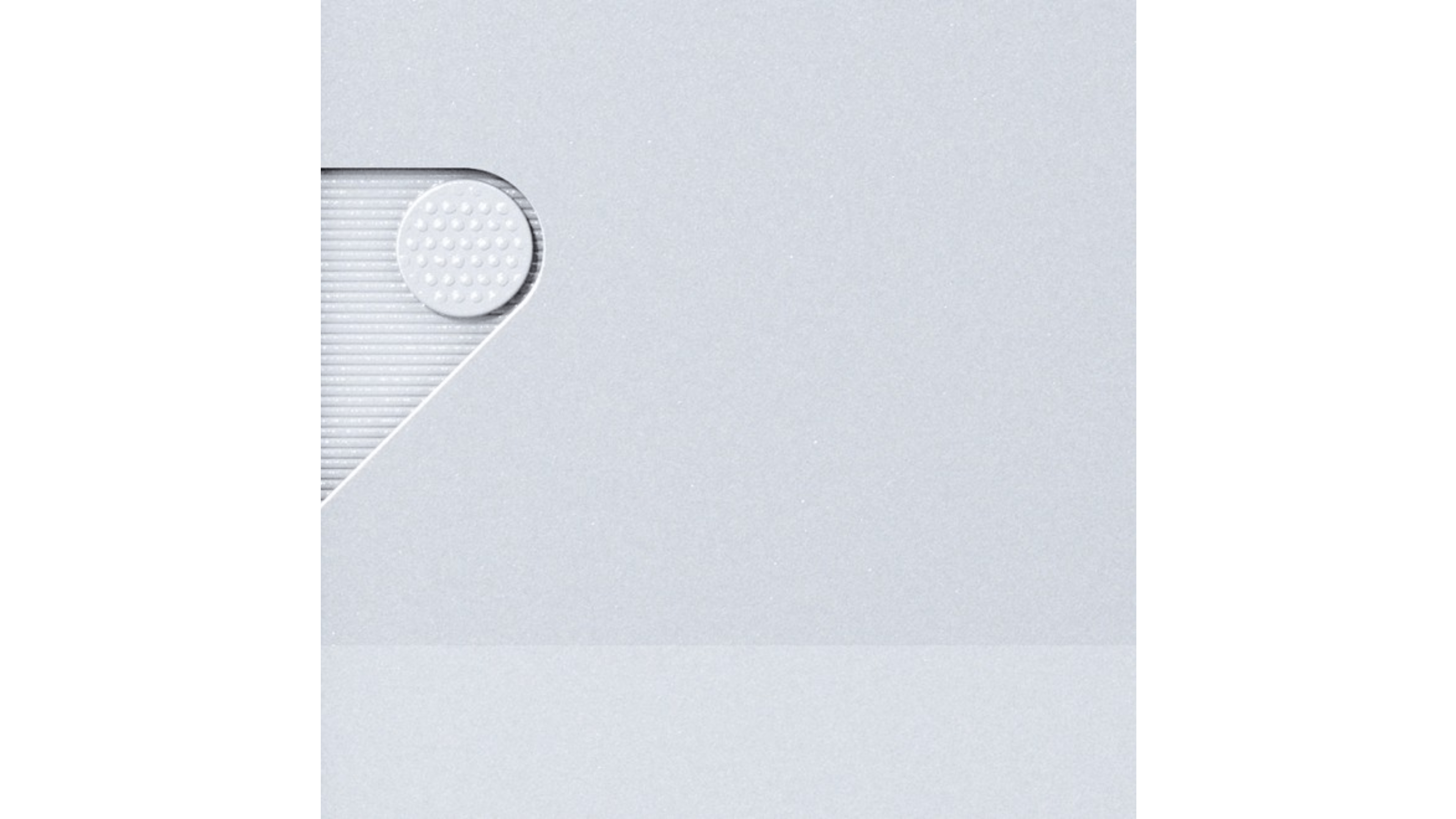 Un design minimaliste avec un fond gris clair et une forme géométrique, ainsi qu'un élément circulaire texturé.