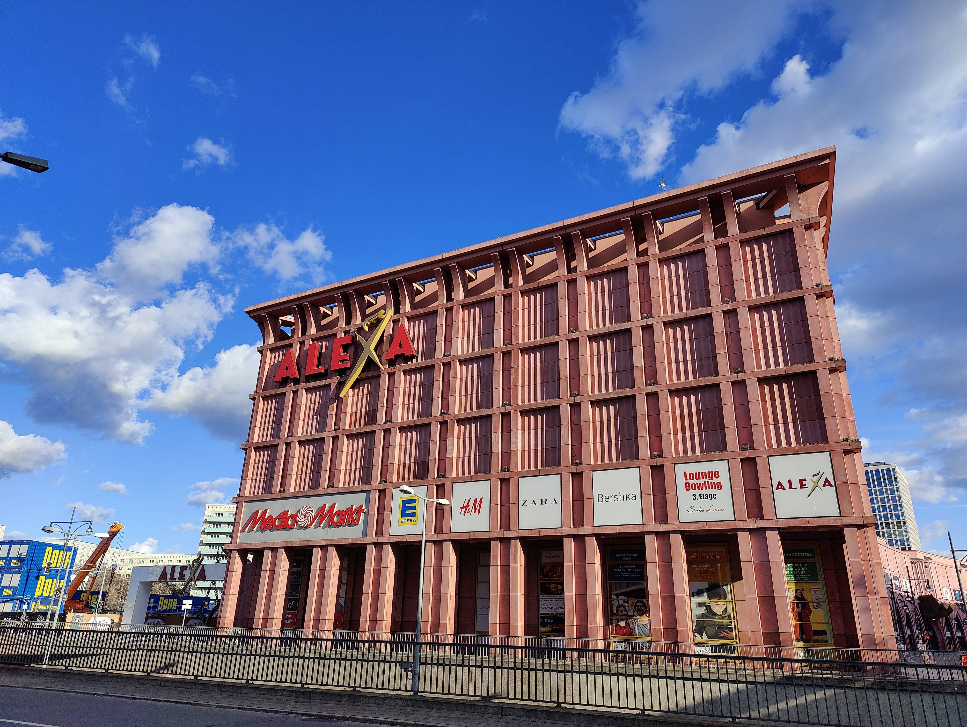 oneplus 9 pro review photo wide1