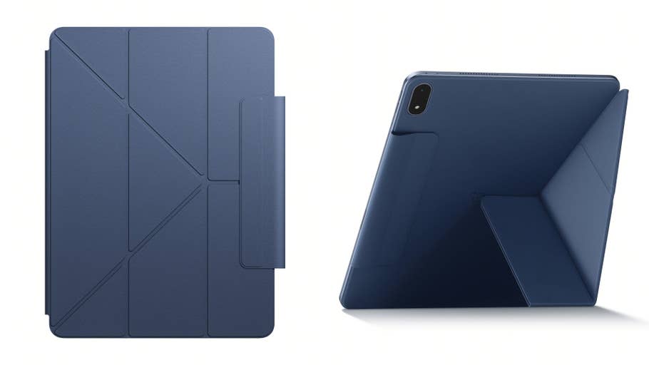 Tablette OnePlus Pad 3 dans un étui bleu marine, montrant les vues de face et de dos.
