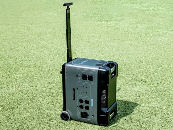 Cet &Eacute;NORME g&eacute;n&eacute;rateur solaire connect&eacute; b&eacute;n&eacute;ficie d&rsquo;une r&eacute;duction de 1200 euros!