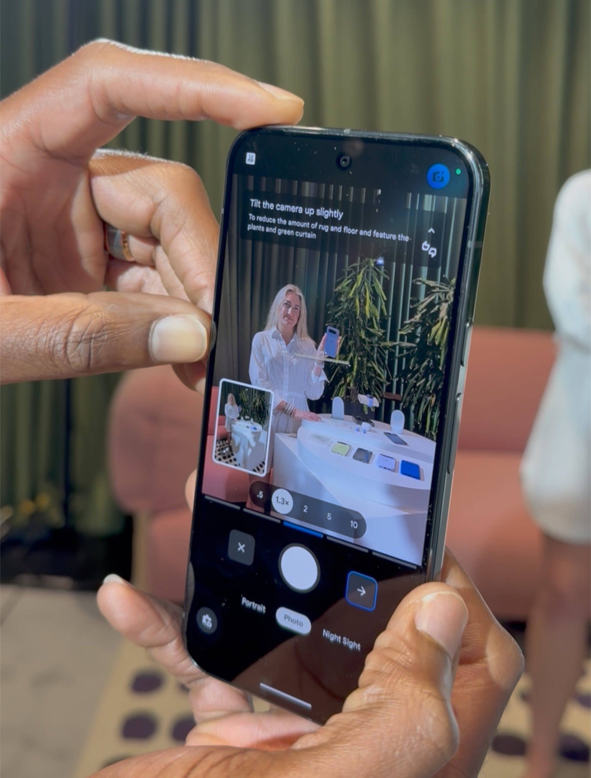 Il fournit désormais des instructions permettant d'améliorer ses compétences de photographe.