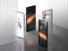 Quatre smartphones Redmagic 10s exposés avec des couleurs et designs variés.