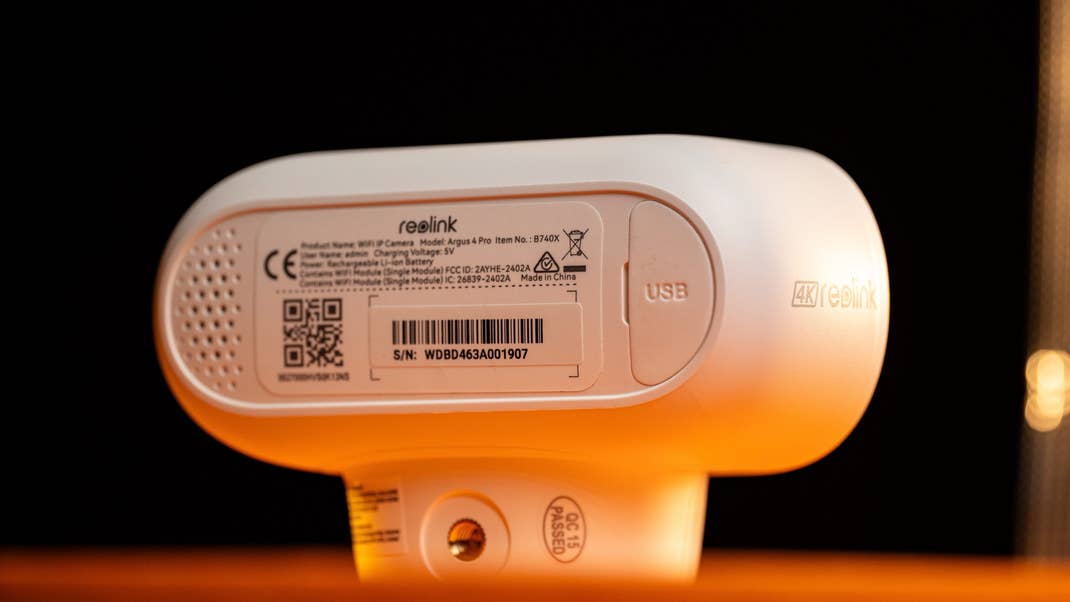 Le dos de la caméra de surveillance Reolink Argus 4 Pro. Le dos de la caméra de surveillance Reolink Argus 4 Pro.