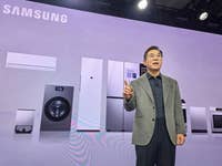 Le vice-président de Samsung, JH Han, lors de la keynote de Samsung dans le cadre du CES 2026.