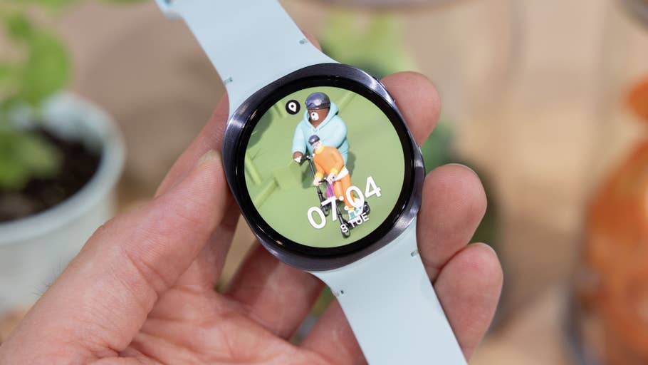 Une Samsung Galaxy Watch 8, dotée du0027une interface colorée avec un personnage de dessin animé.