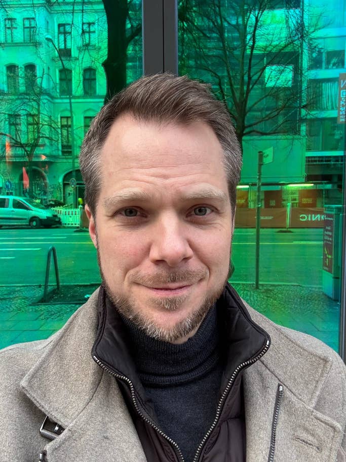 Selfie avec lu0027Apple iPhone 16e - Caméra selfie