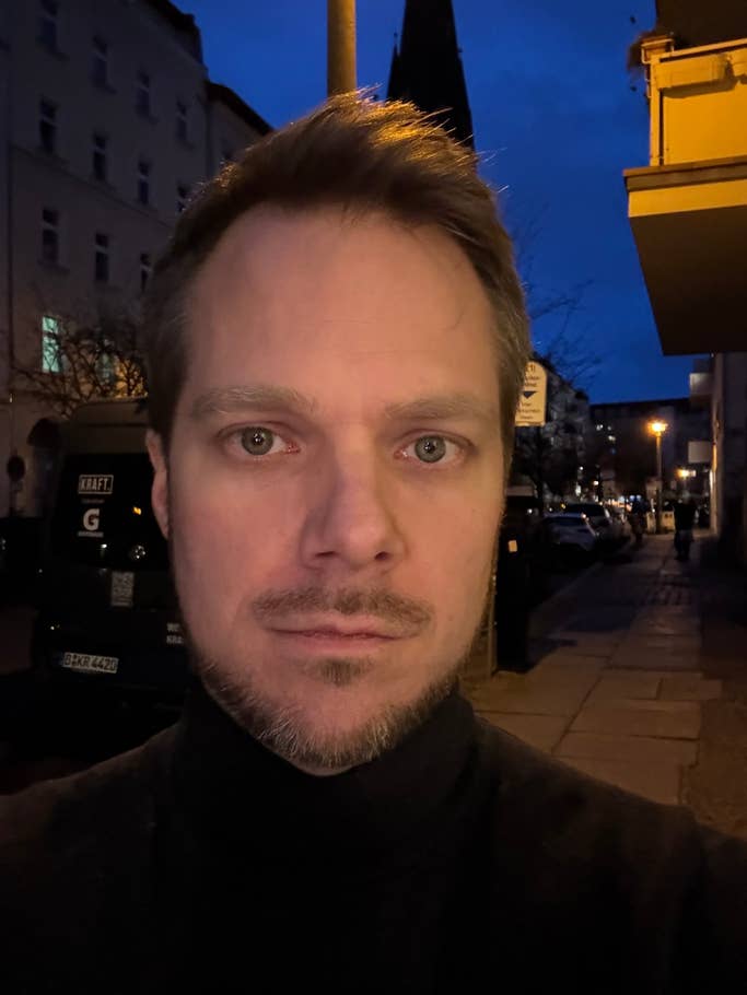 Selfie avec lu0027Apple iPhone 16e - Caméra selfie