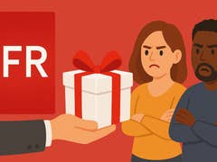 Une main présente une boîte-cadeau à deux personnes mécontentes sur un fond rouge avec le logo 'SFR'.