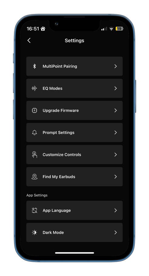 Menu des paramètres de lu0027application Shokz OpenFit 2 avec des options comme le couplage multipoint, les modes EQ et le mode sombre.
